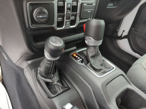 Used 2025 Jeep Wrangler Unlimited Sahara AWD/4WD image 34