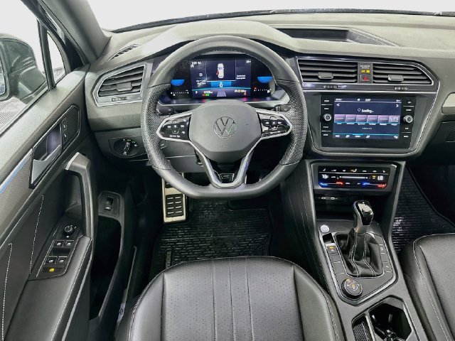 Used 2024 Volkswagen Tiguan SE R-Line AWD/4WD image 11