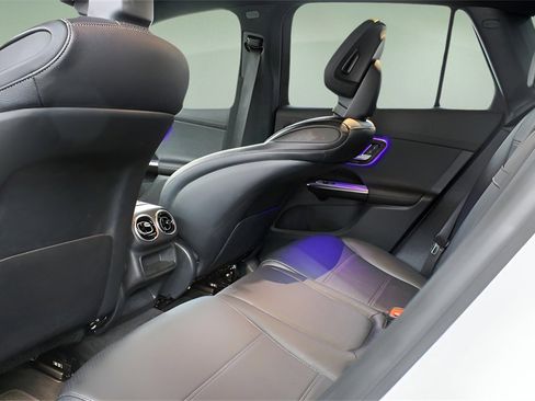 Used 2024 Mercedes-Benz GLC 300 4MATIC image 12