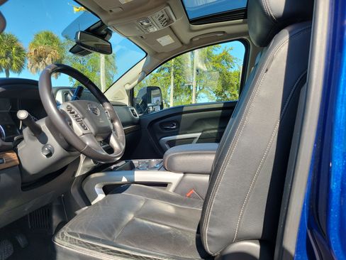 Used 2020 Nissan Titan SL w/ Moonroof Package image 13