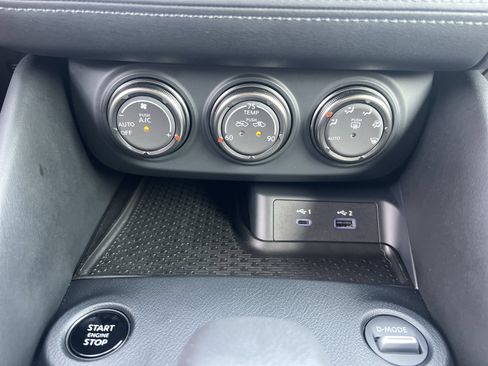 Certified 2025 Nissan Z Performance w/ Floor Mat Package RWD image 7