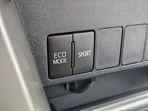 Used 2015 Toyota RAV4 LE AWD/4WD image 34