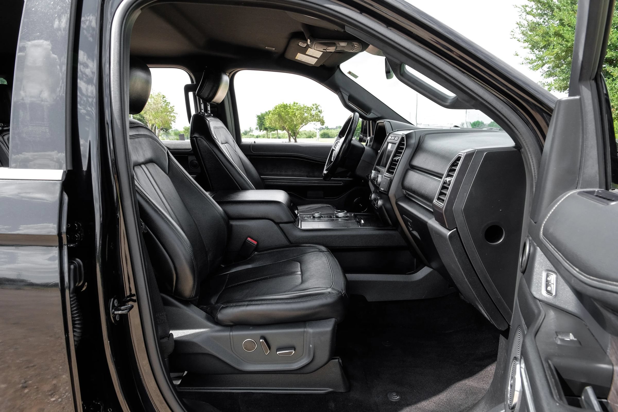 Used 2020 Ford Expedition Max Limited AWD/4WD image 35