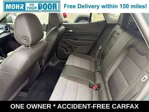 Used 2025 Chevrolet Trax LT FWD image 37