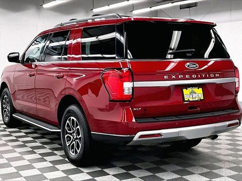 Used 2022 Ford Expedition XLT image 2
