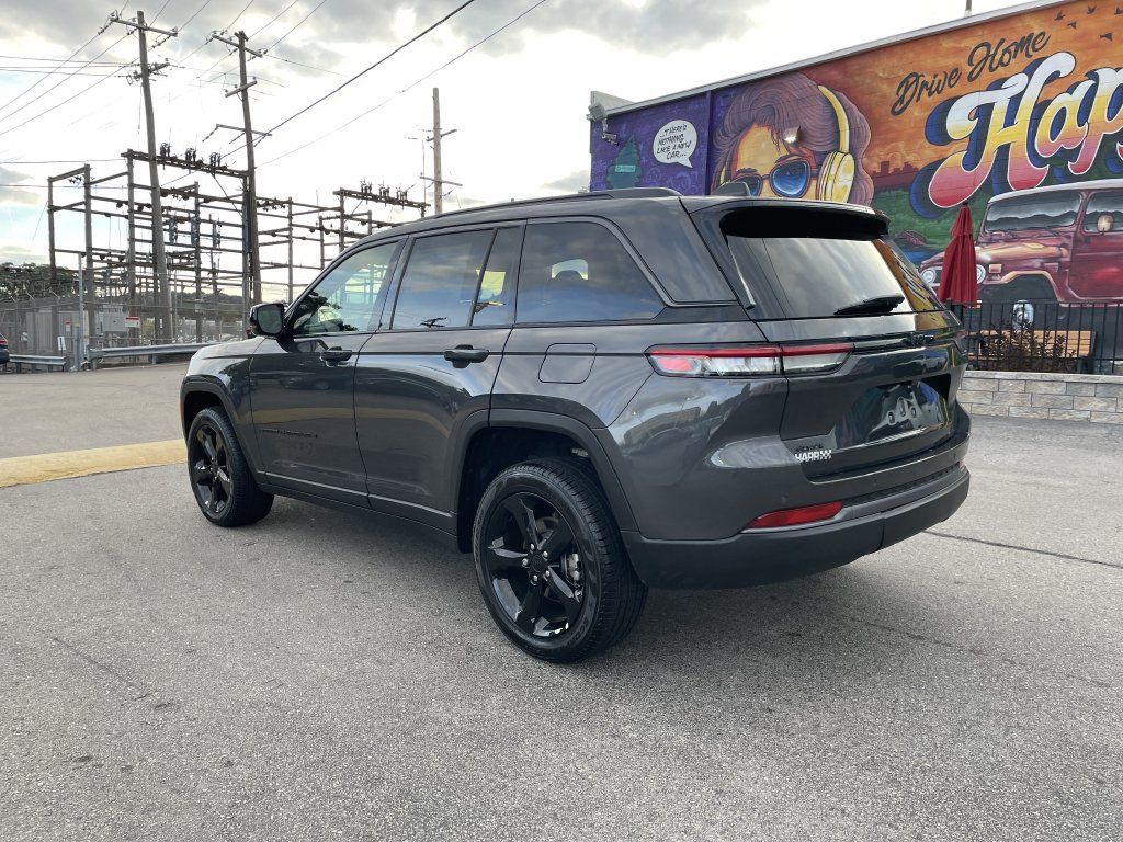 Used 2026 Jeep Grand Cherokee Limited w/ Limited Altitude Package AWD/4WD image 3