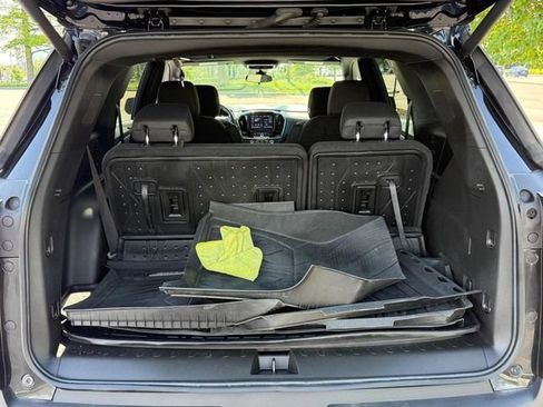 Used 2023 Chevrolet Traverse LT FWD image 4