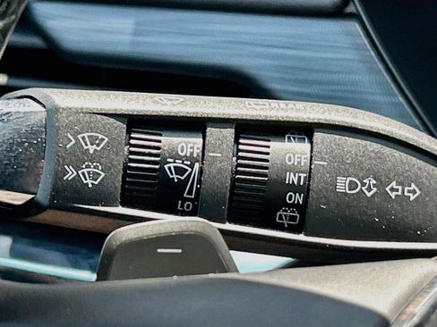 Used 2025 GMC Acadia Elevation AWD/4WD image 36