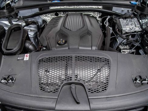 Certified 2026 Porsche Macan AWD/4WD image 22