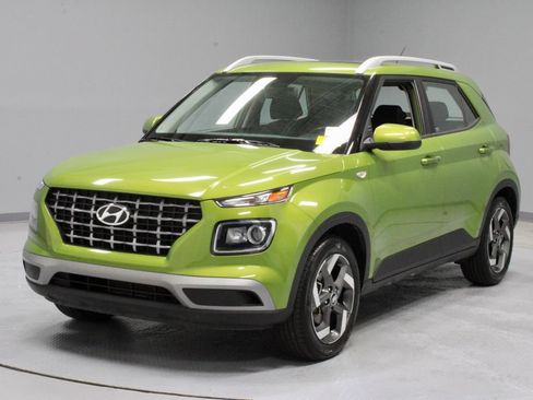 Used 2024 Hyundai Venue SEL FWD image 7