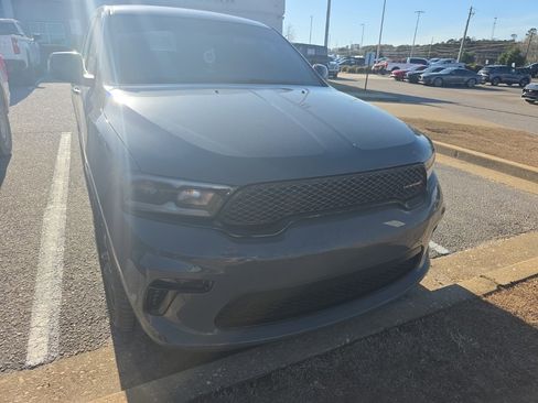 Used 2021 Dodge Durango SXT image 2