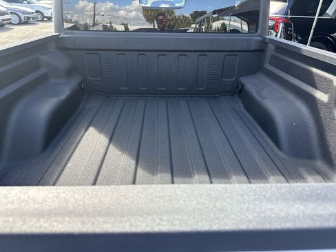 Used 2025 Jeep Gladiator Rubicon w/ Safety Group AWD/4WD image 21