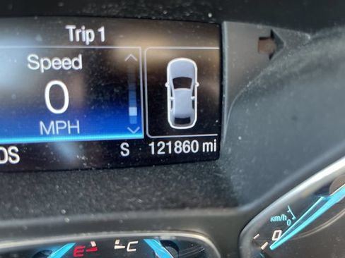 Used 2016 Ford Escape SE w/ Equipment Group 201A FWD image 9