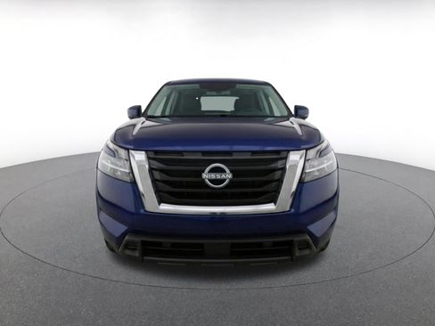 Used 2025 Nissan Pathfinder SV FWD image 2