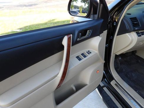 Used 2011 Toyota Highlander Limited w/ Tow Pkg FWD image 42
