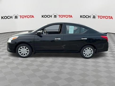 Used 2015 Nissan Versa SV FWD image 4
