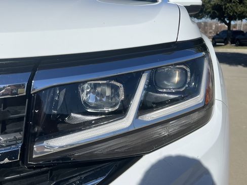 Certified 2023 Volkswagen Atlas SE image 6