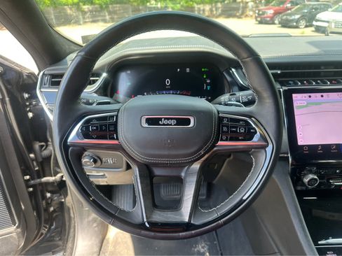 Used 2023 Jeep Grand Cherokee Overland w/ Advanced Protech Group III AWD/4WD image 9