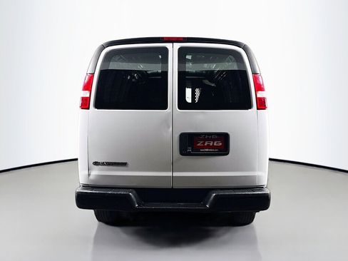 Used 2018 Chevrolet Express 2500 w/ Driver Convenience Package image 4
