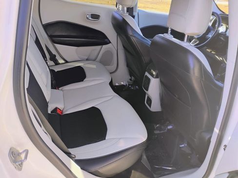 Used 2018 Jeep Compass Latitude w/ Safe & Security Group image 9