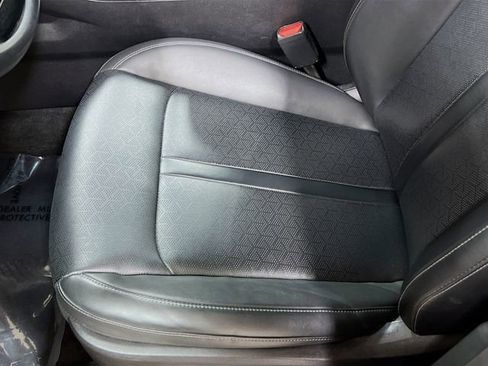 Certified 2022 Kia Sorento S w/ Panoramic Sunroof Package image 19