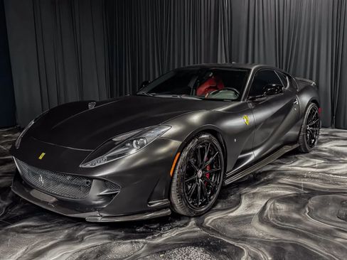 Used 2019 Ferrari 812 Superfast RWD image 8