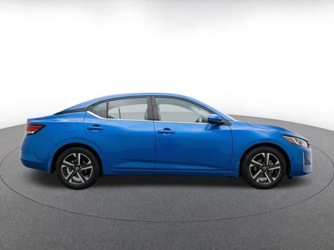 Used 2025 Nissan Sentra SV FWD image 10