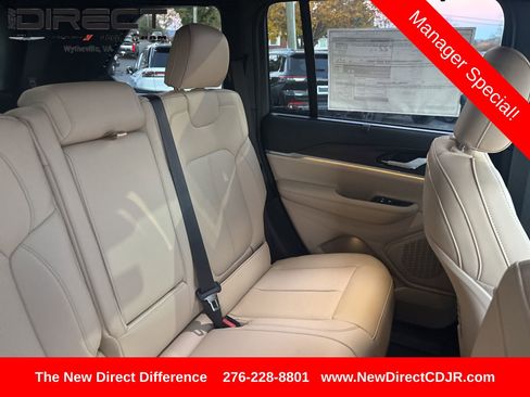 New 2025 Jeep Grand Cherokee Limited w/ Luxury Tech Group II image 24