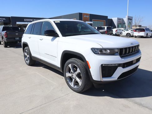 New 2026 Jeep Grand Cherokee Limited AWD/4WD image 1
