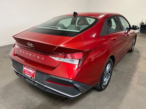 Used 2024 Hyundai Elantra SEL FWD image 3
