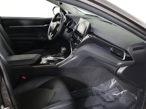 Used 2021 Toyota Camry XLE w/ Navigation Upgrade Package image 26