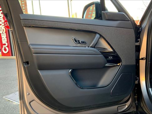 Used 2024 Land Rover Range Rover Sport SE image 21