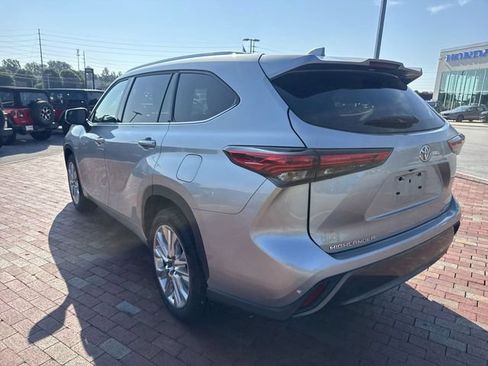 Used 2021 Toyota Highlander Limited FWD image 7