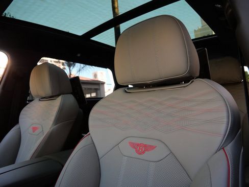 New 2025 Bentley Bentayga Extended Wheelbase image 21