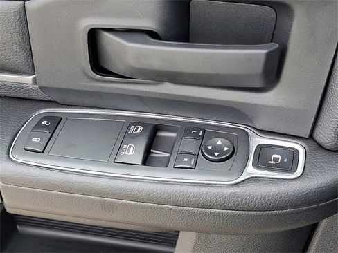 Used 2024 RAM 2500 Tradesman w/ Chrome Appearance Group image 21