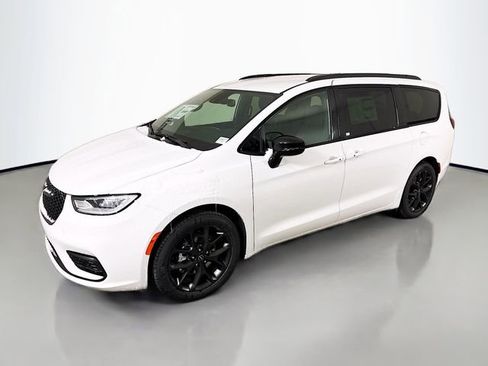 New 2026 Chrysler Pacifica Select w/ S Appearance Package FWD image 3