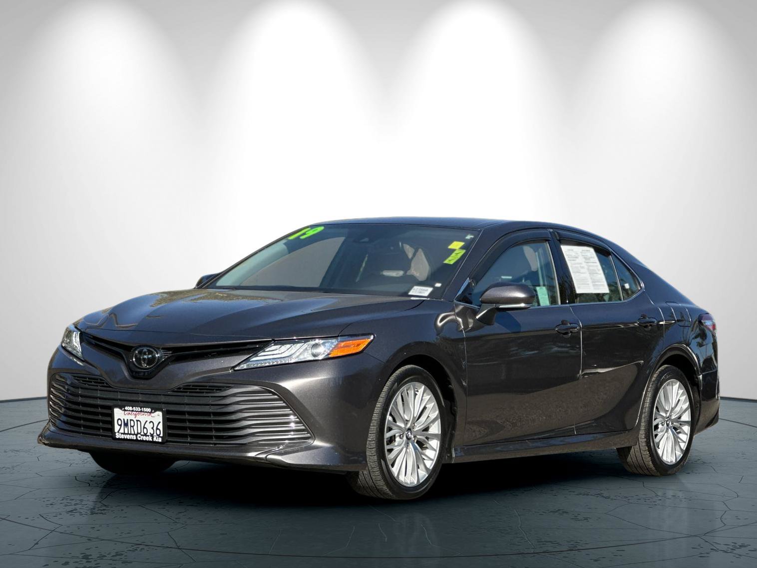 Used 2019 Toyota Camry XLE w/ 4 Season Floor Mat Package FWD image 8