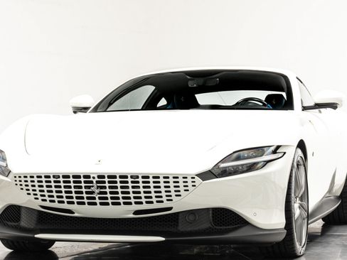 Used 2022 Ferrari Roma RWD image 5