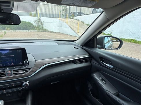 Used 2025 Nissan Altima 2.5 SV image 35