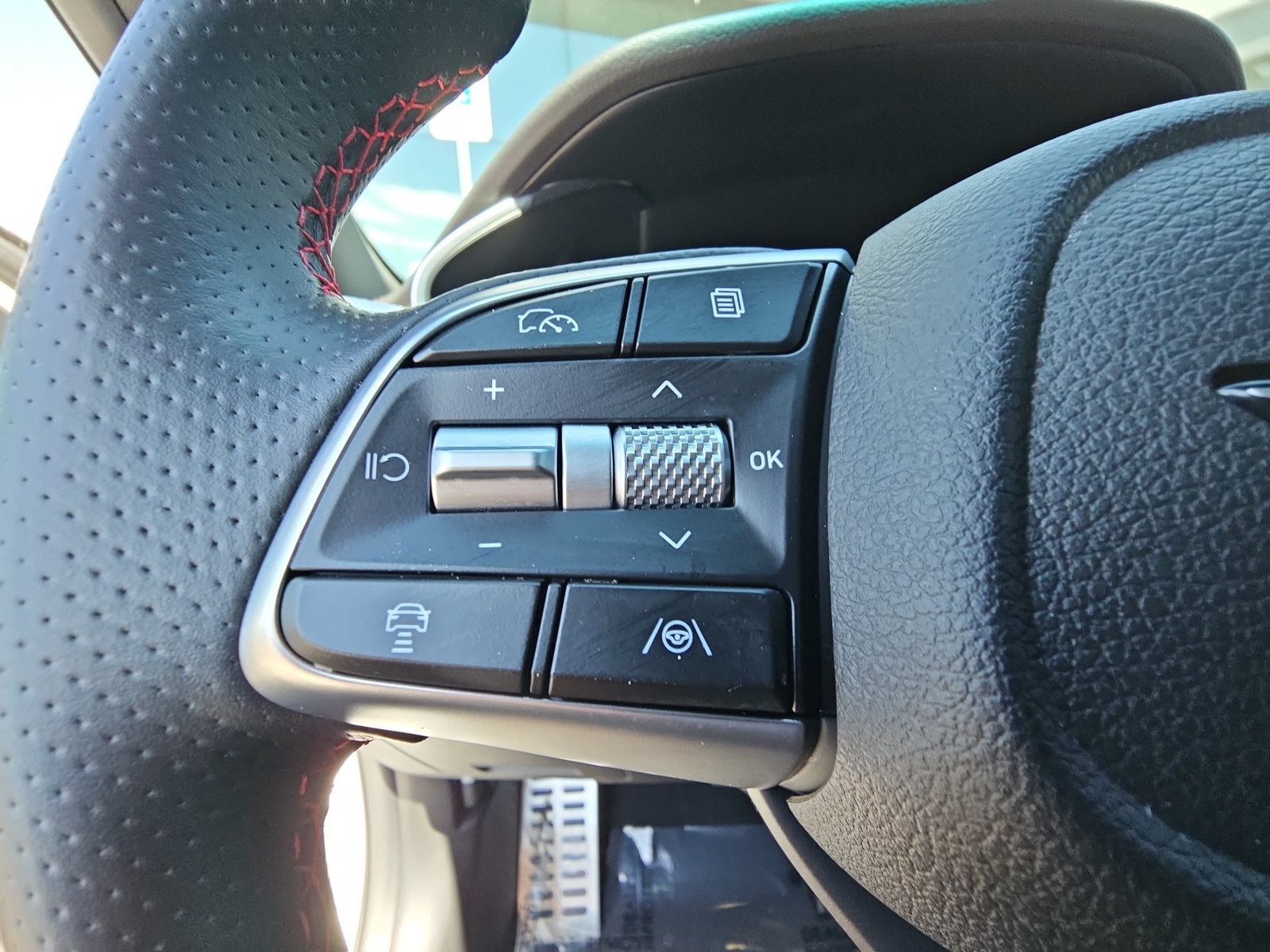 Certified 2025 Genesis G70 3.3T Advanced RWD image 28