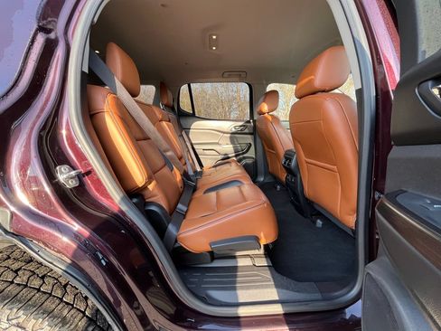 Certified 2018 GMC Acadia SLT AWD/4WD image 20