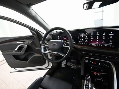 Used 2025 Audi Q5 Premium Plus w/ Premium Plus AWD/4WD image 29