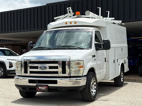 Used 2009 Ford E-350 and Econoline 350 Super Duty RWD image 3