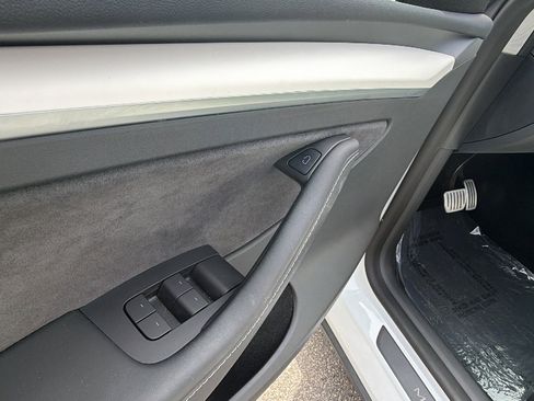 Used 2022 Tesla Model Y Performance image 15