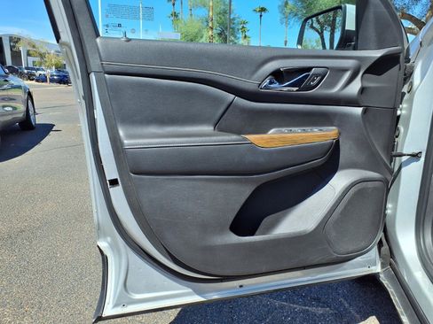 Used 2020 GMC Acadia SLE FWD image 19