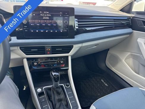 Used 2026 Volkswagen Jetta SE image 5