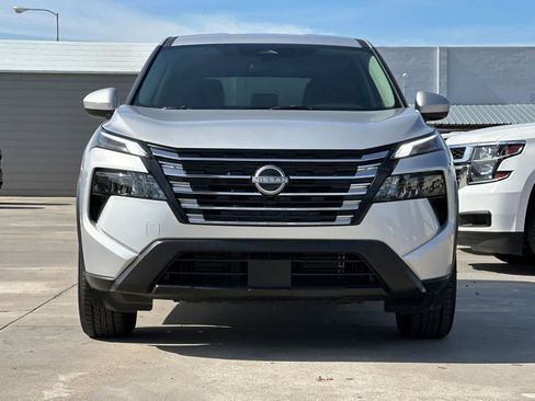 Certified 2025 Nissan Rogue SV image 11