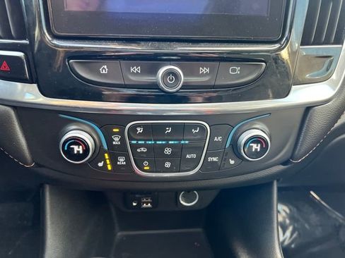 Used 2020 Chevrolet Traverse RS image 18