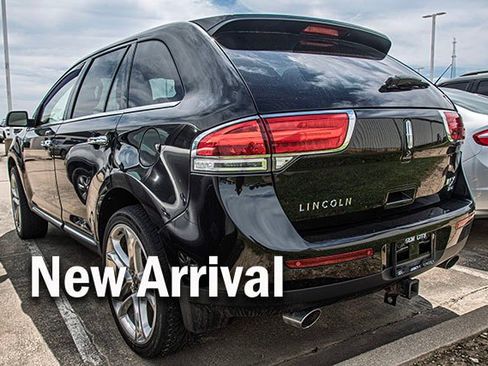 Used 2013 Lincoln MKX AWD image 2