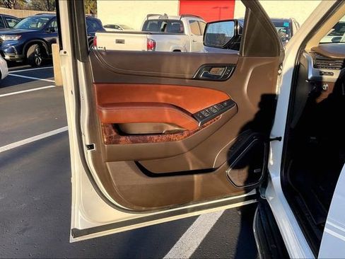 Used 2019 Chevrolet Suburban Premier image 23
